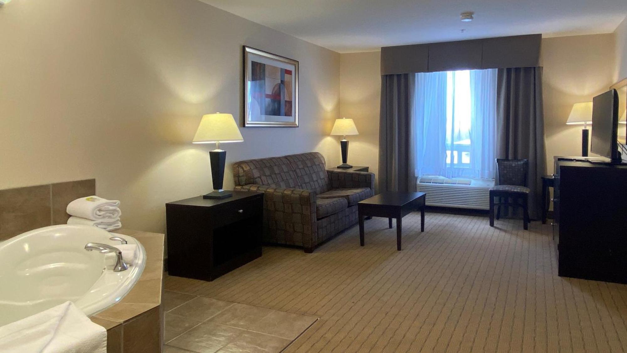 Holiday Inn Express Hotel & Suites Swift Current By Ihg Екстериор снимка