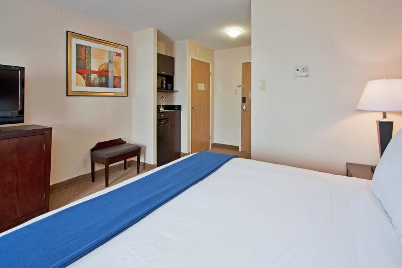 Holiday Inn Express Hotel & Suites Swift Current By Ihg Стая снимка