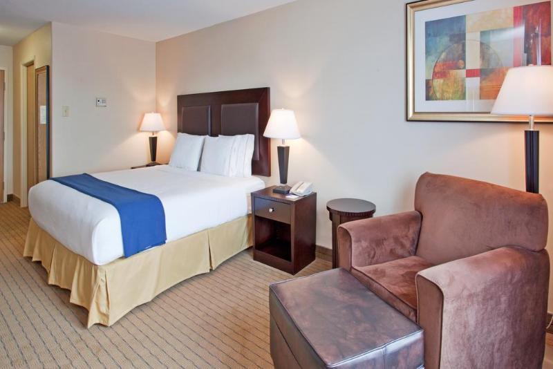 Holiday Inn Express Hotel & Suites Swift Current By Ihg Стая снимка