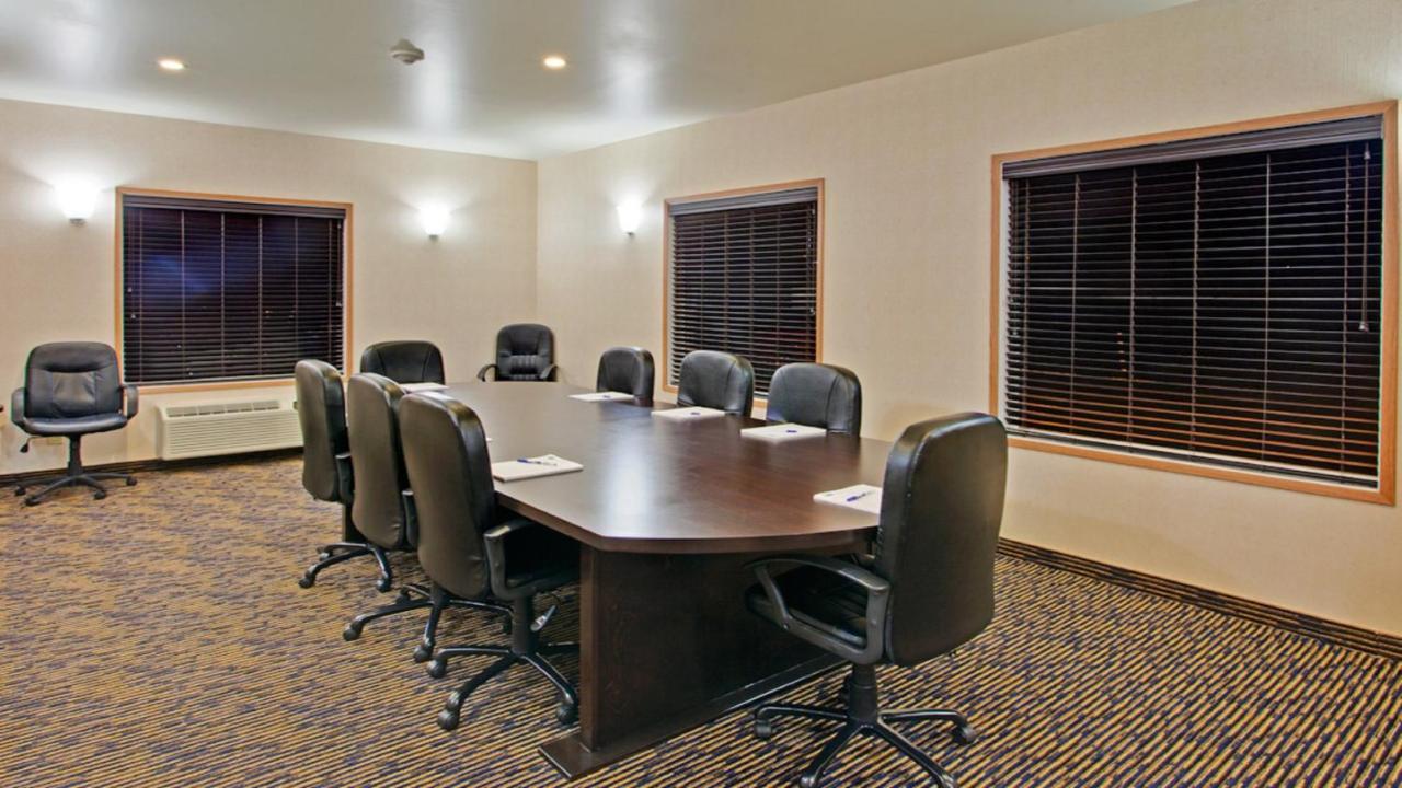 Holiday Inn Express Hotel & Suites Swift Current By Ihg Екстериор снимка