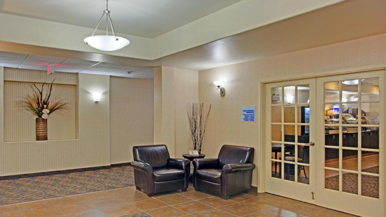 Holiday Inn Express Hotel & Suites Swift Current By Ihg Екстериор снимка