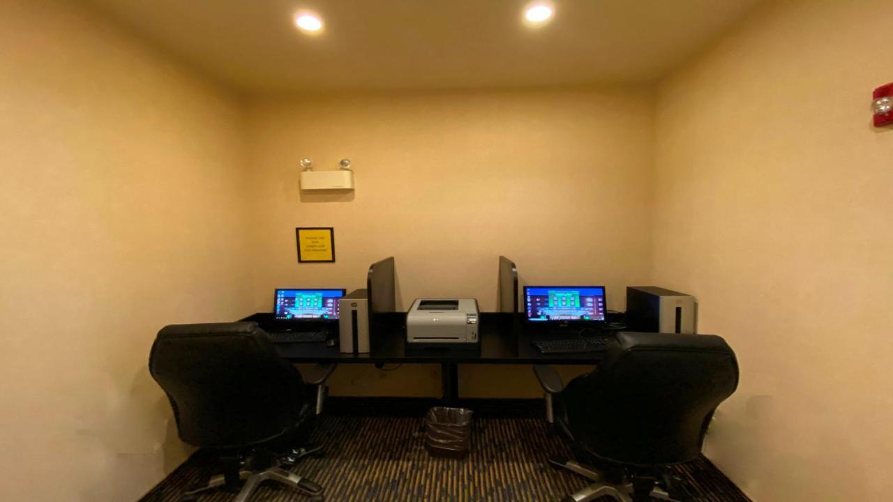 Holiday Inn Express Hotel & Suites Swift Current By Ihg Екстериор снимка